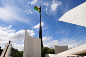 Leia mais sobre o artigo Governo enfrenta crise política precoce
