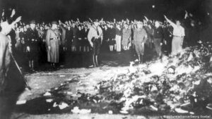 Leia mais sobre o artigo O perigo da cópia ou como destruir democracias
